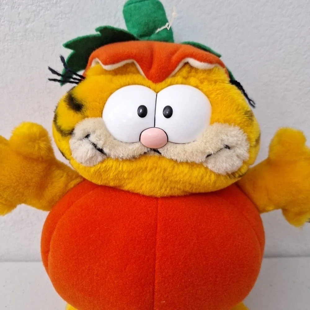 Vintage 1981 DAKIN Garfield Pumpkin Patch Halloween Plush Stuffed Toy 12